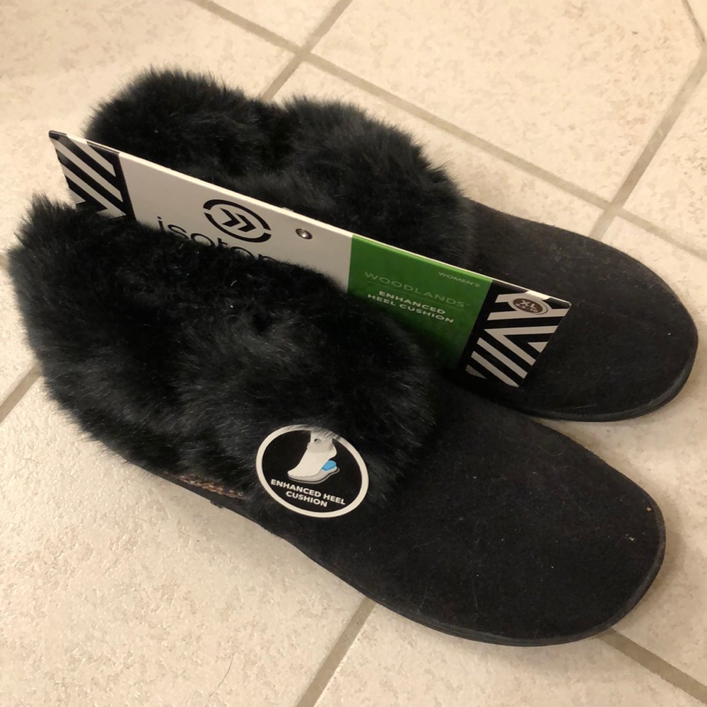 Isotoner Slippers size 9.5-10
